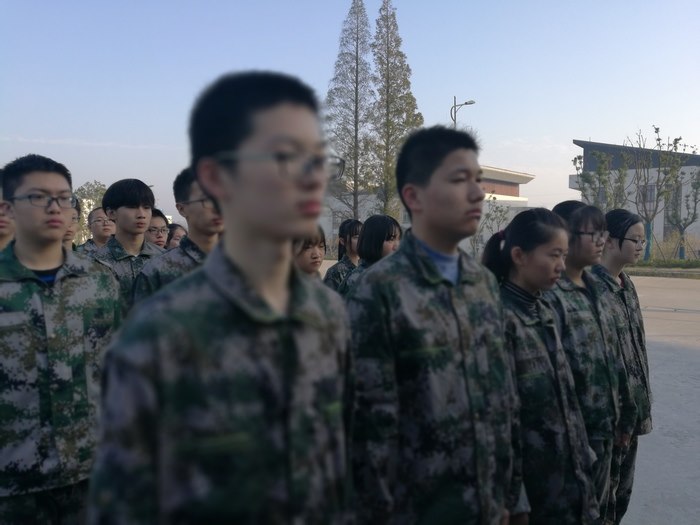 高一（12）班_稍息_立正_齐步走