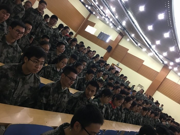 高一八班：整理内务