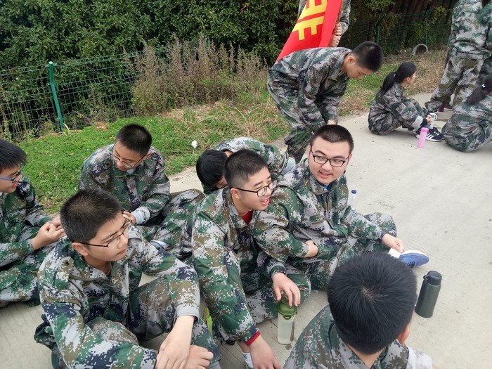 高一（1）班_野外拉练