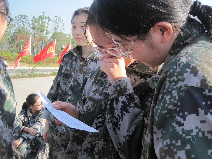 高一创4班：我们永远是父母眼中长不大的孩子