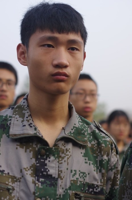 高一八班{瞧~他们严肃的脸}