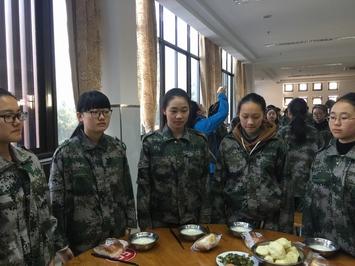 高一（10）班_【香喷喷的早饭】