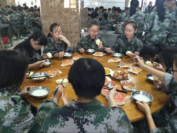 高一（10）班_【吃嘛嘛香】
