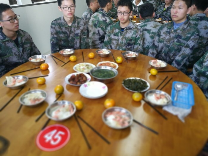 高一（12）班_丰盛的午餐_来看看今天吃些啥？