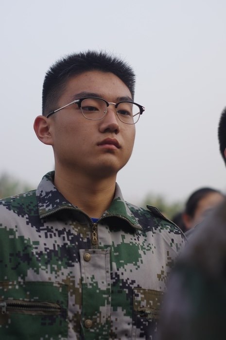 高一八班{瞧~他们严肃的脸}