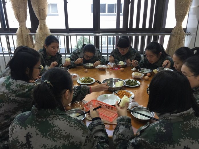 高一（10）班_【人是铁饭是钢】