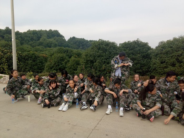 高一（1）班_野外拉练