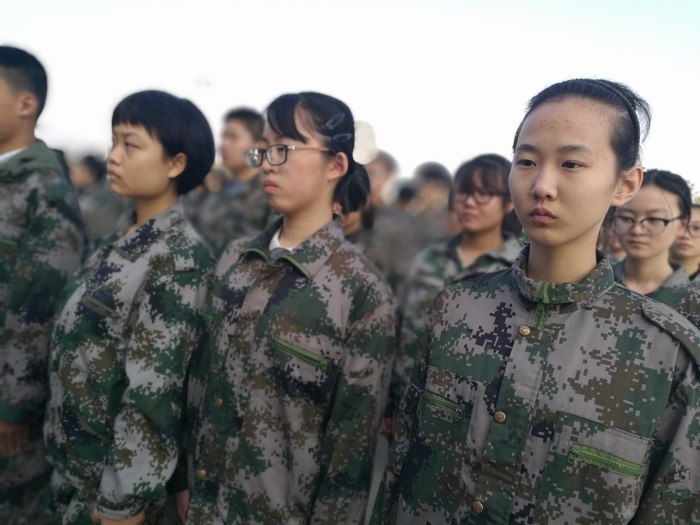 高一（12）班_稍息_立正_齐步走