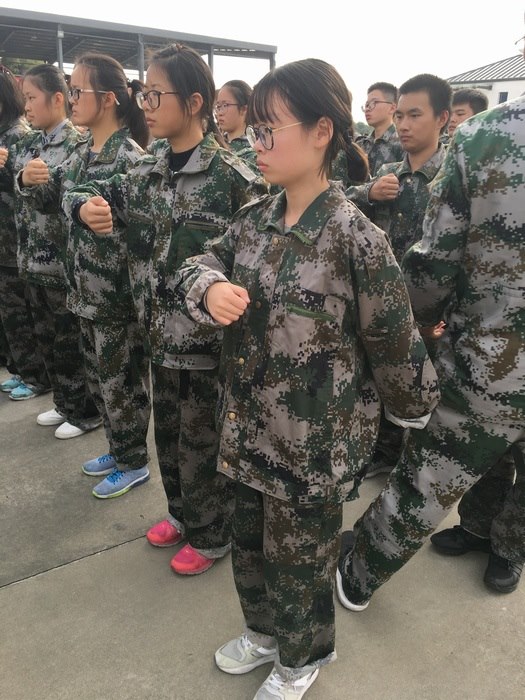 高一八班{小军人的个人写真}