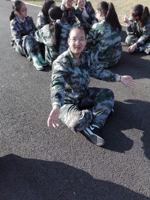 高一6班：正步走？歇一会