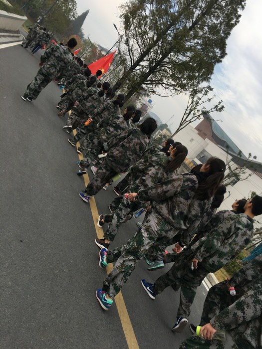 高一八班{路在脚下～徒步开始啦！}