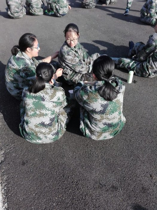 高一6班：正步走？歇一会