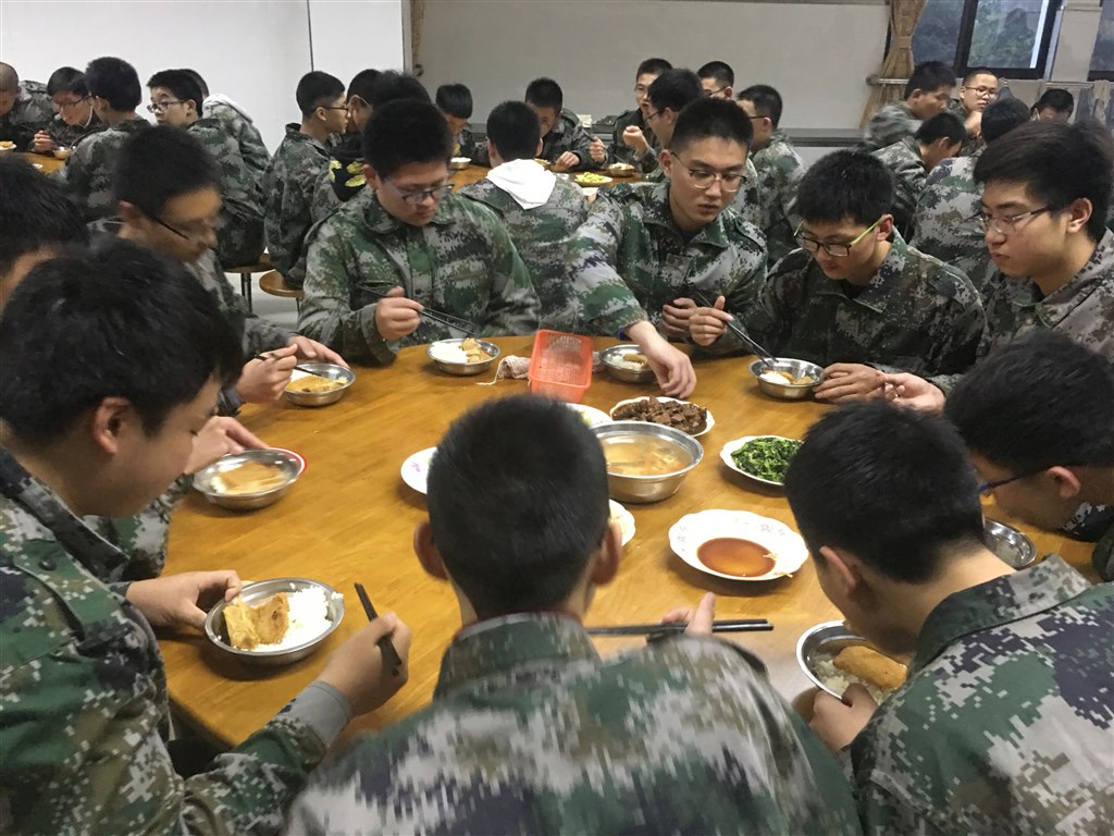 高一八班：晚饭