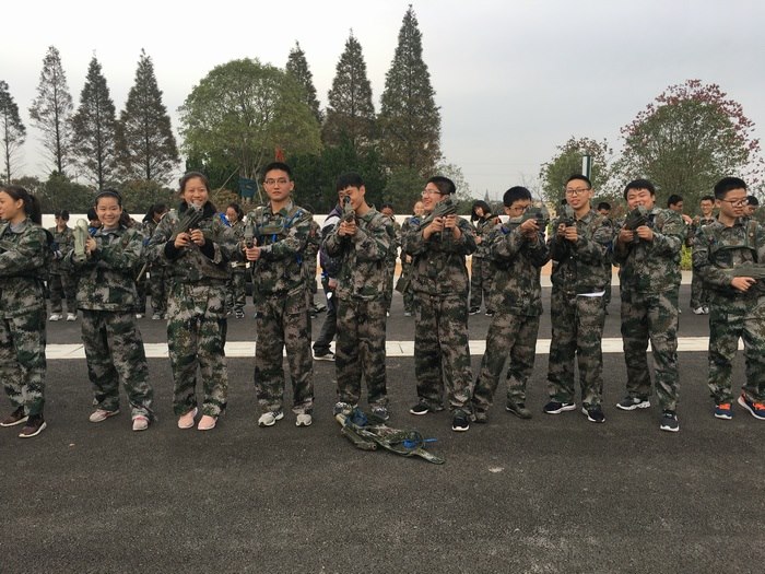 高一八班{真人CS开始啦！}