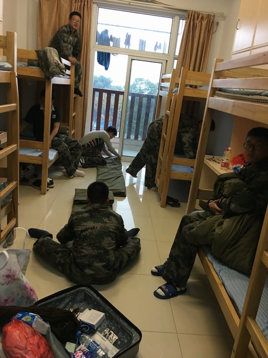 高一八班{迎接新的朝阳}