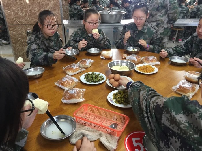 高一（10）班_【人是铁饭是钢】