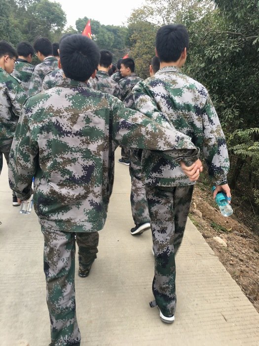 高一八班{路在脚下～徒步开始啦！}