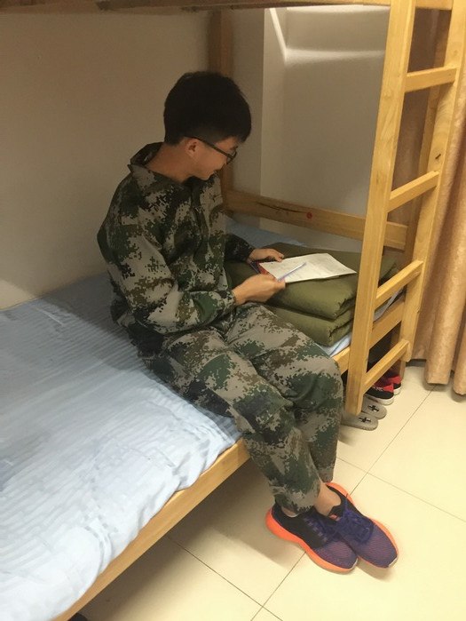 高一创4班：我和小伙伴们的“同居”生活~