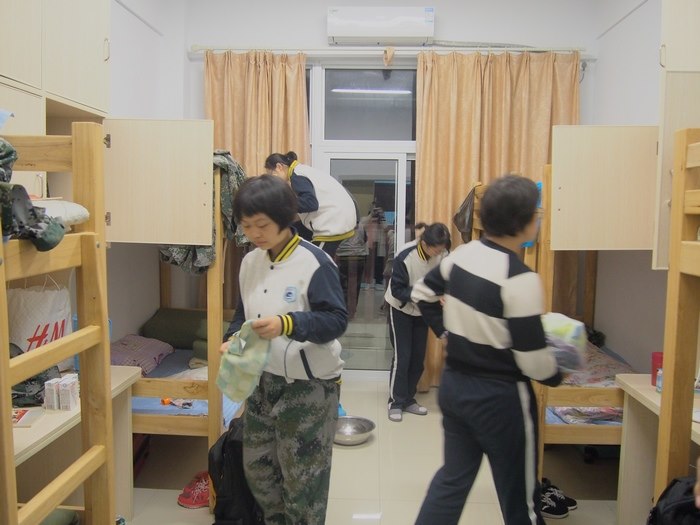 高一（12）班_来看看宿舍里的景象