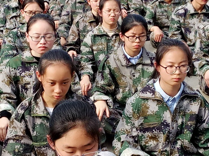 高一1班军训之坐姿----定力