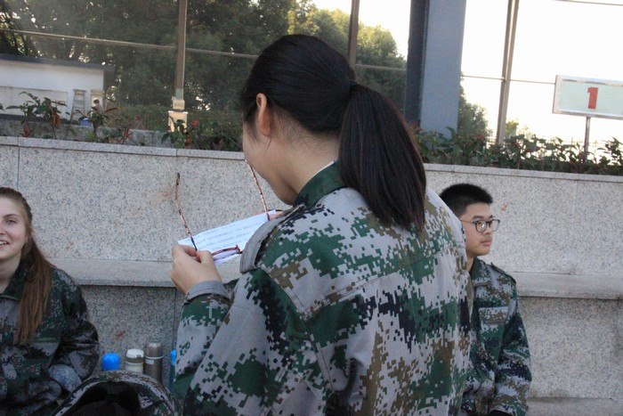高一（2）班_儿身在军营，父母远牵挂_第一弹