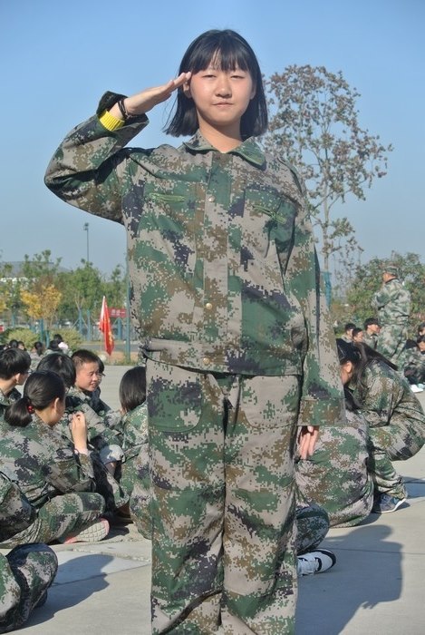 高一（10）班_【稍息、立正、敬礼】