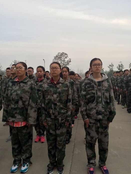 高一5班：迎着黎明，出发！