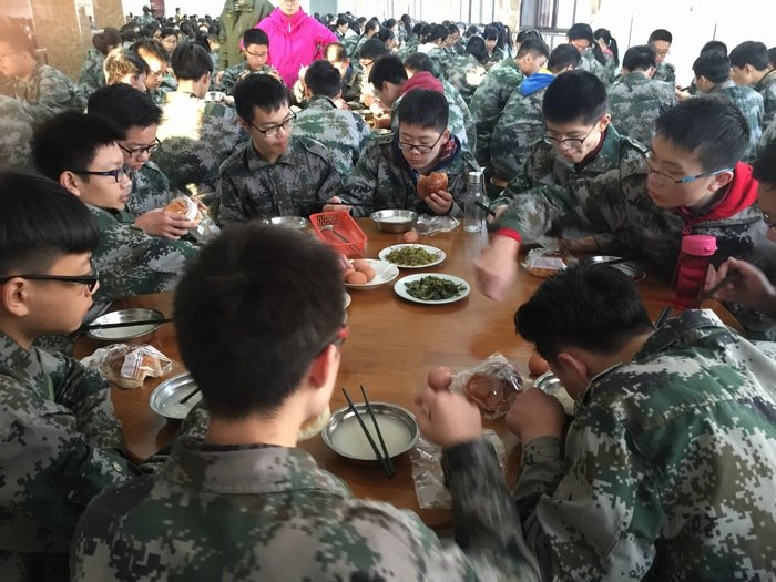 高一（10）班_【人是铁饭是钢】