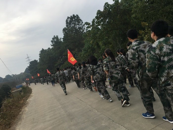 高一八班{路在脚下～徒步开始啦！}
