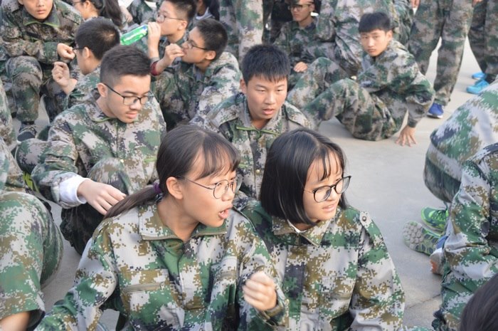 高一七班{会操比赛结束啦，很开心！}