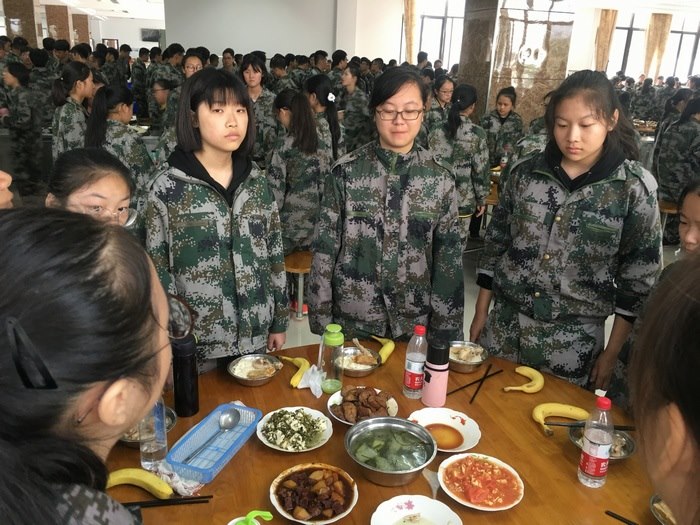 高一八班{香喷喷的午餐}