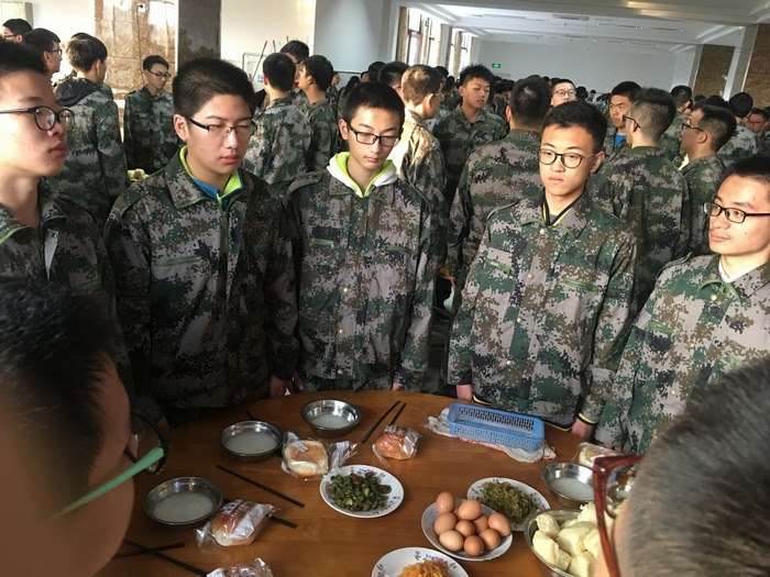 高一八班：我们吃早餐啦！
