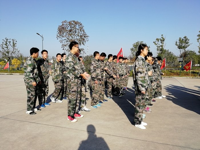高一（12）班_训练_休息_有你在_不放弃
