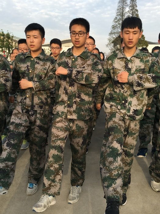 高一八班{正步走起～}