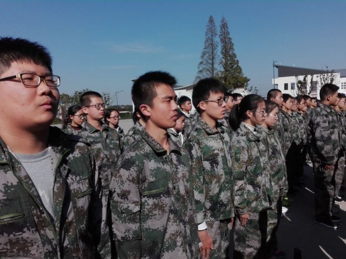 高一6班：朝气蓬勃的少年们（军姿训练）