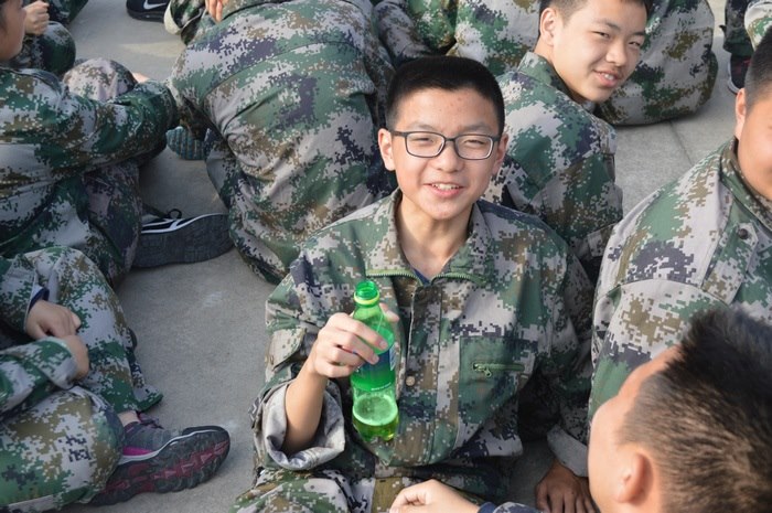 高一七班{会操比赛结束啦，很开心！}