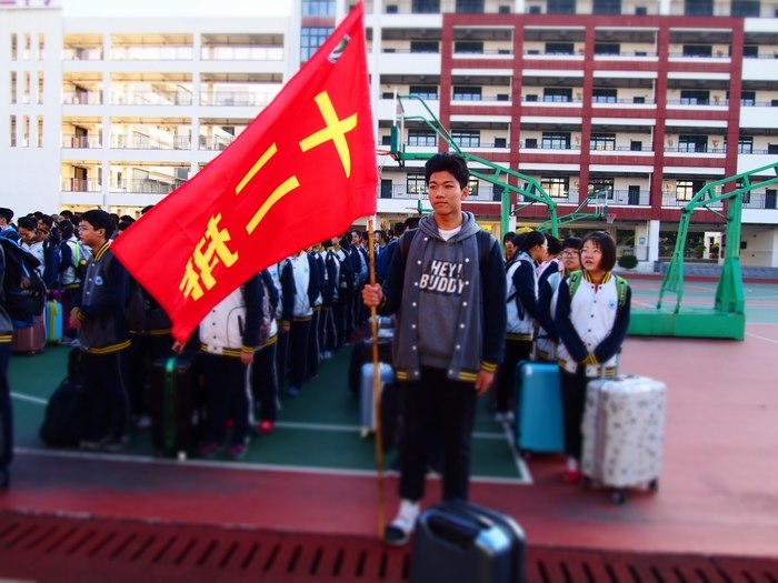 十二班？十二排！出发！
