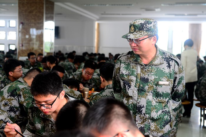手握戒尺，心中有爱——记军训营的班主任们