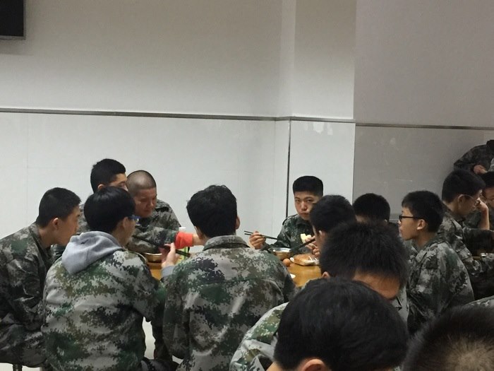 高一（10）班_【人是铁饭是钢】