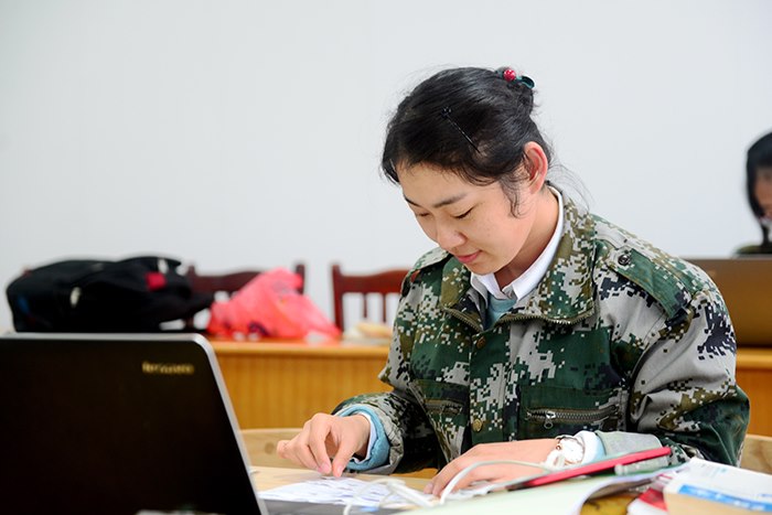 手握戒尺，心中有爱——记军训营的班主任们