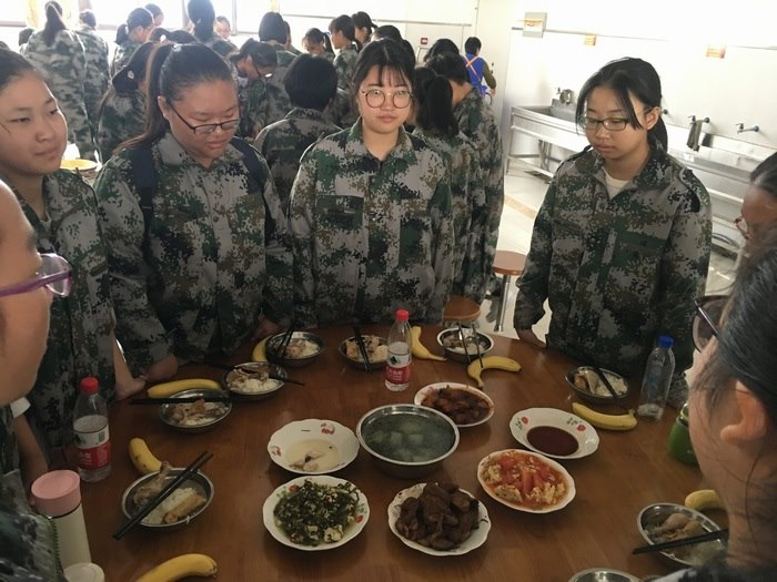 高一八班{香喷喷的午餐}
