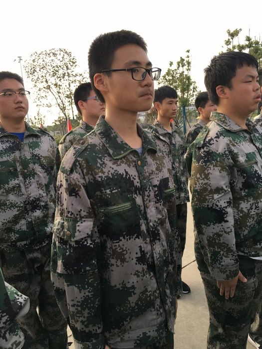 高一八班{正步走起～}