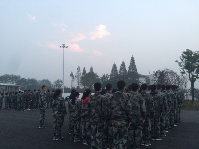高一5班：阳光下的我们