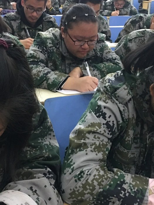 高一八班{爸爸妈妈，我爱你们！}