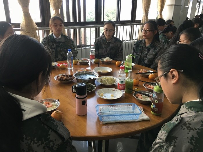 高一八班{如狼似虎}