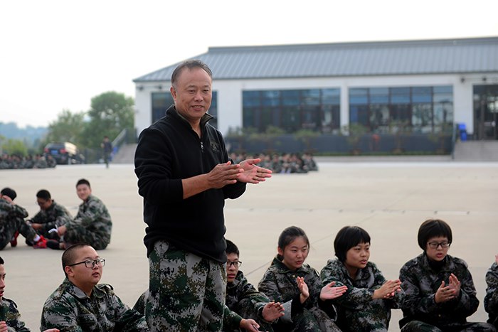 手握戒尺，心中有爱——记军训营的班主任们