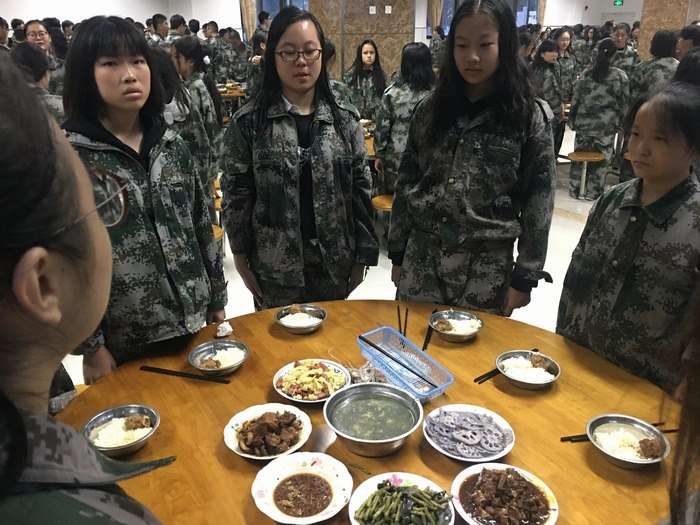 高一八班{一顿晚饭满血复活～}
