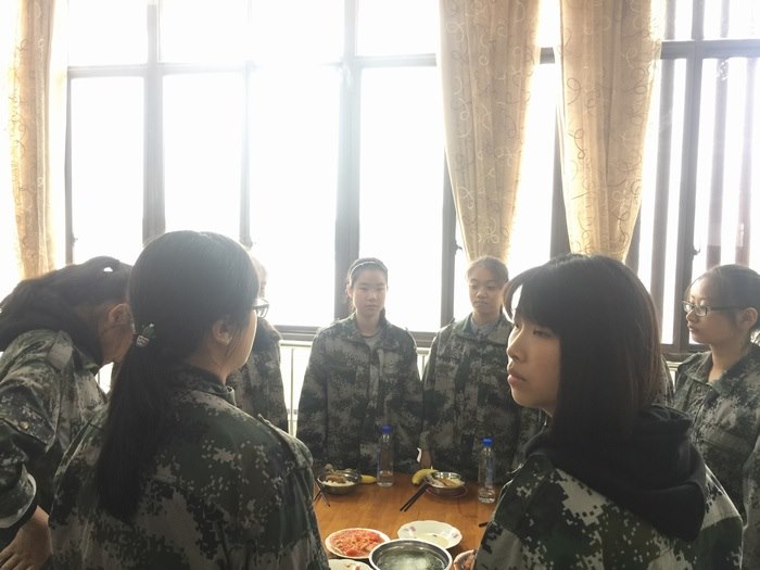 高一（10）班_【人是铁饭是钢】