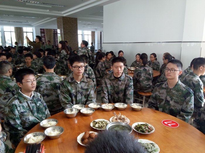 军训第一餐and节粮教育