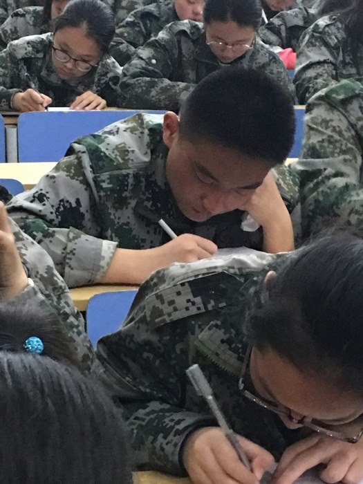 高一八班{爸爸妈妈，我爱你们！}